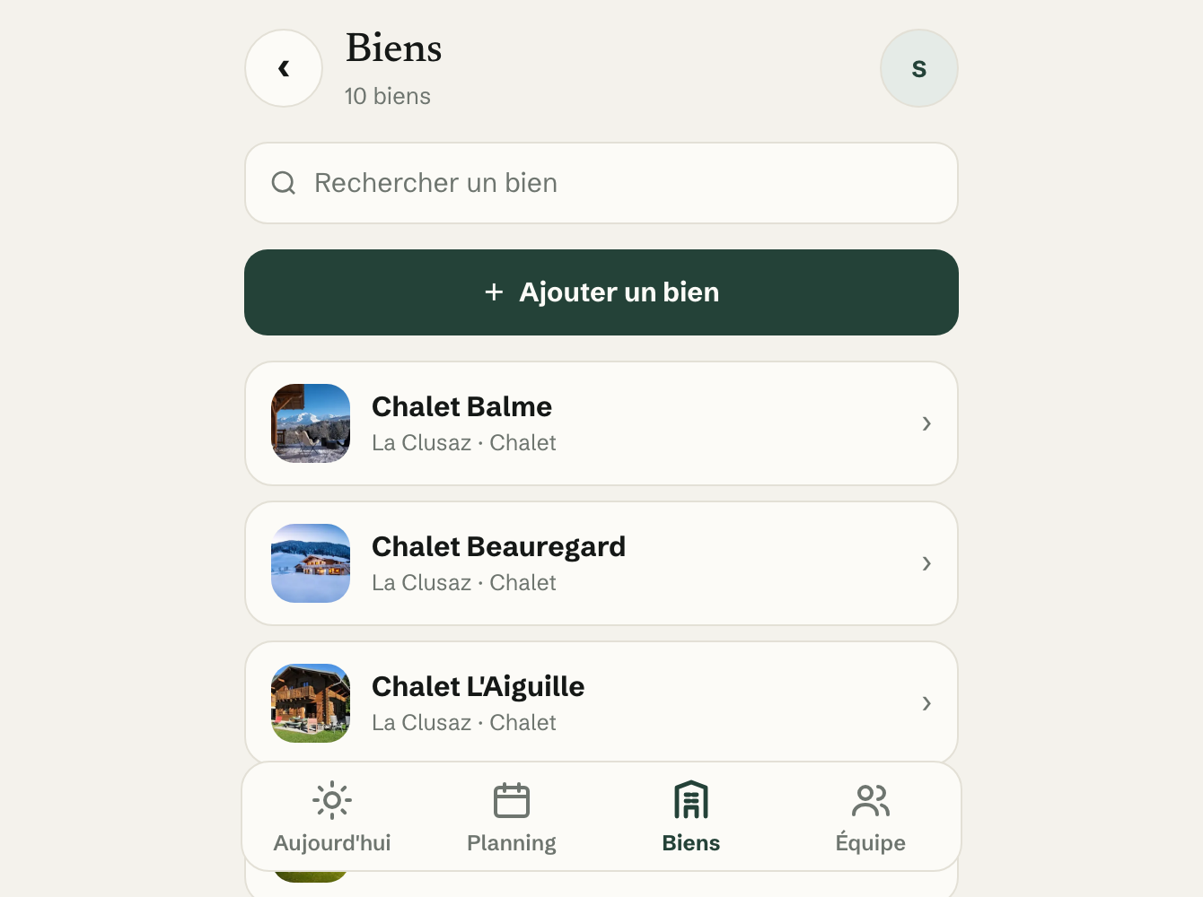 Arrivées du jour, prêtes en tête : un seul logement prêt, le Chalet Beauregard, contrôlé ; puis cinq biens pas encore prêts, dont le Chalet Merle Blanc, à contrôler.